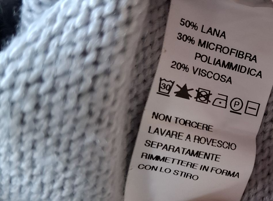 Продавам жилетка на Antonio Fusco Milano