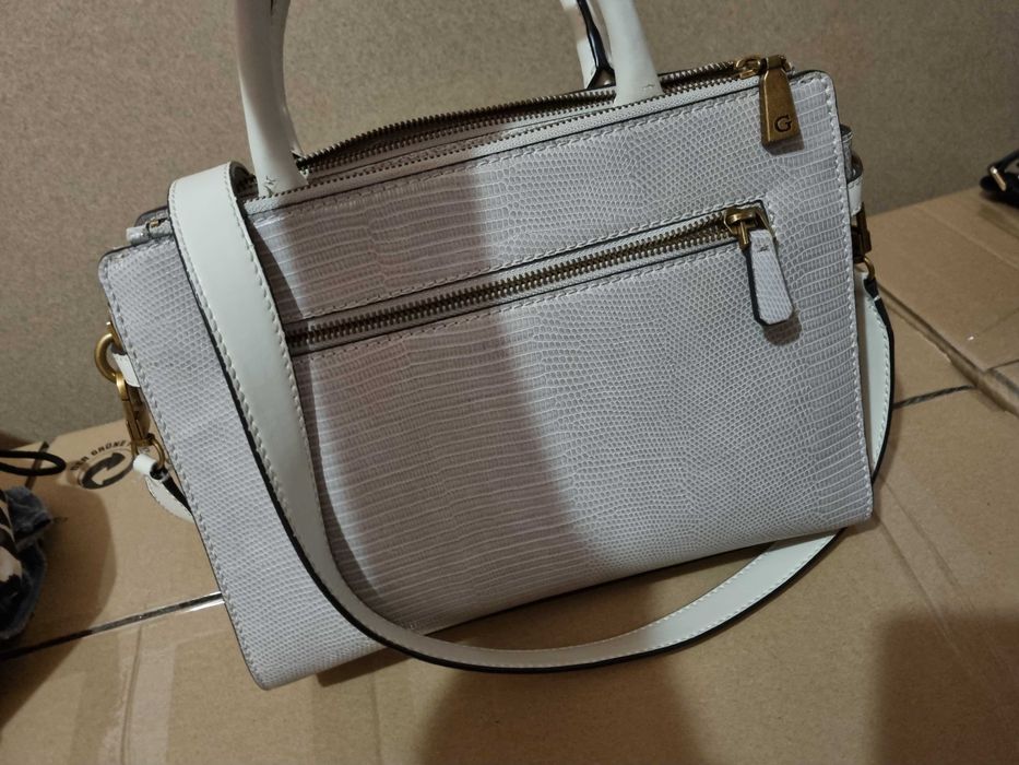 De vânzare geanta guess