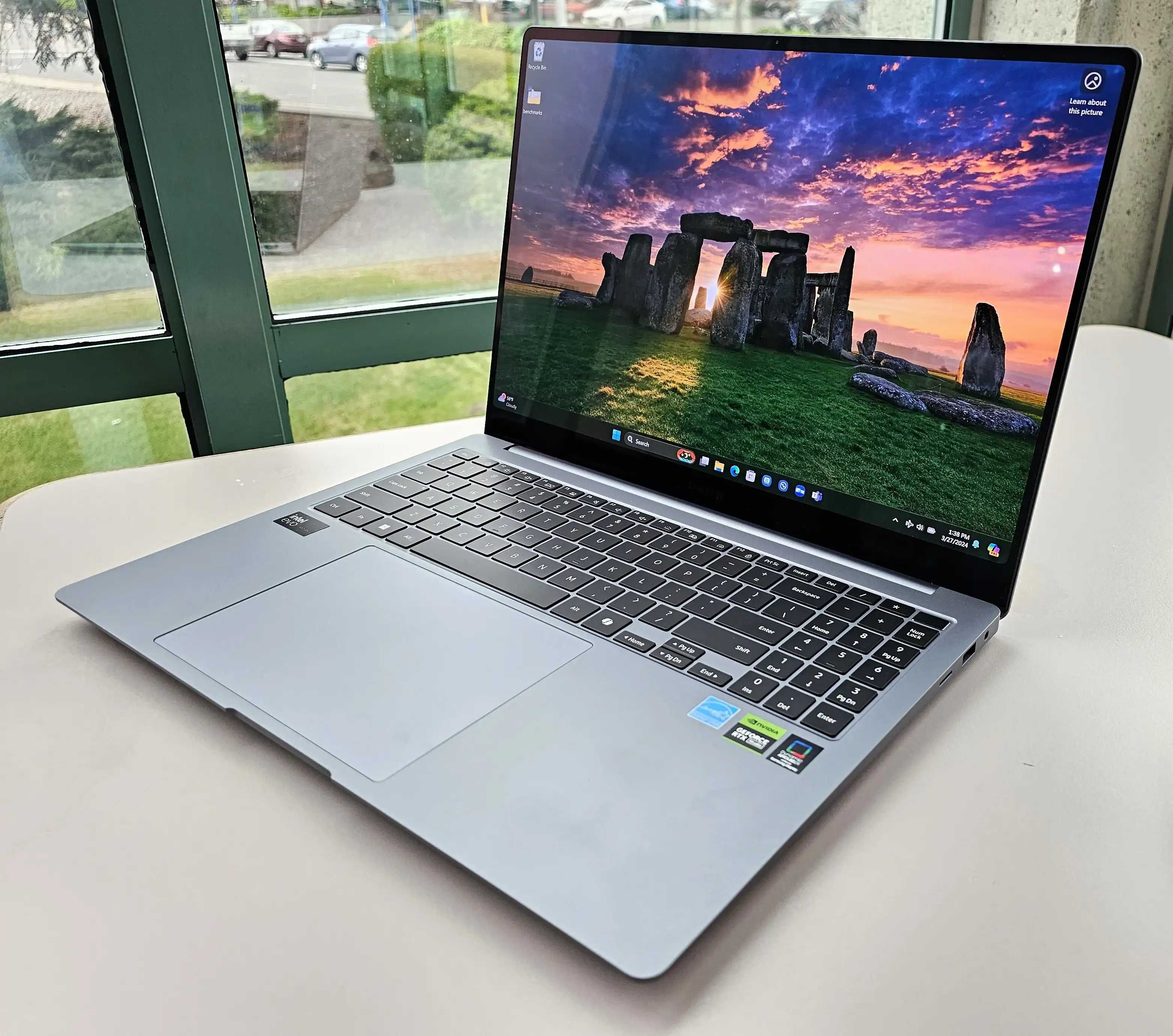 Samsung Galaxy Book4 Ultra 16 OLED Ultra 9 185H 32GB RTX 4070 8GB 1TB