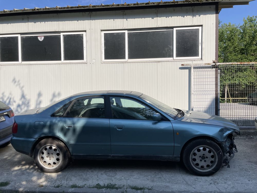 Audi A4 1998г. на части