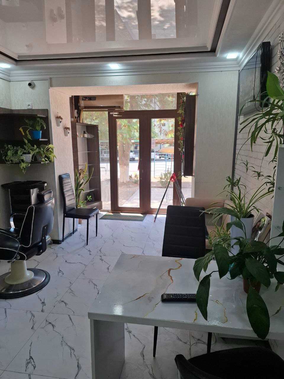 №3575.Сдам 1 -комнатную квартиру Салон красоты.