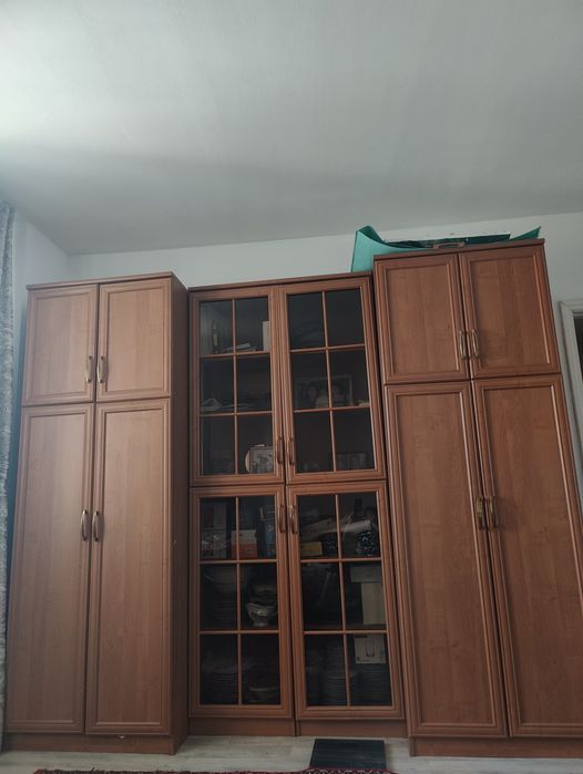 2 платяных шкафа и 1 шкаф со стеклянным дверцами с 5полками