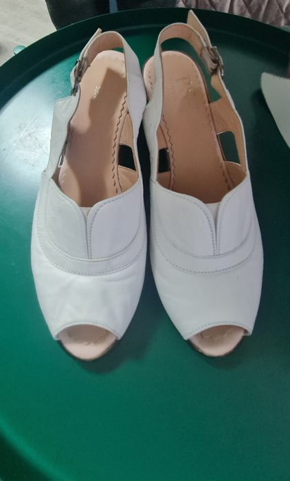 Дамски сандали от естествена кожа