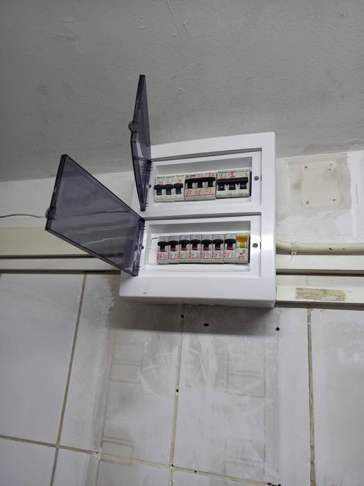 Electrician Instalator deblochez usi montez central termice gaura hota