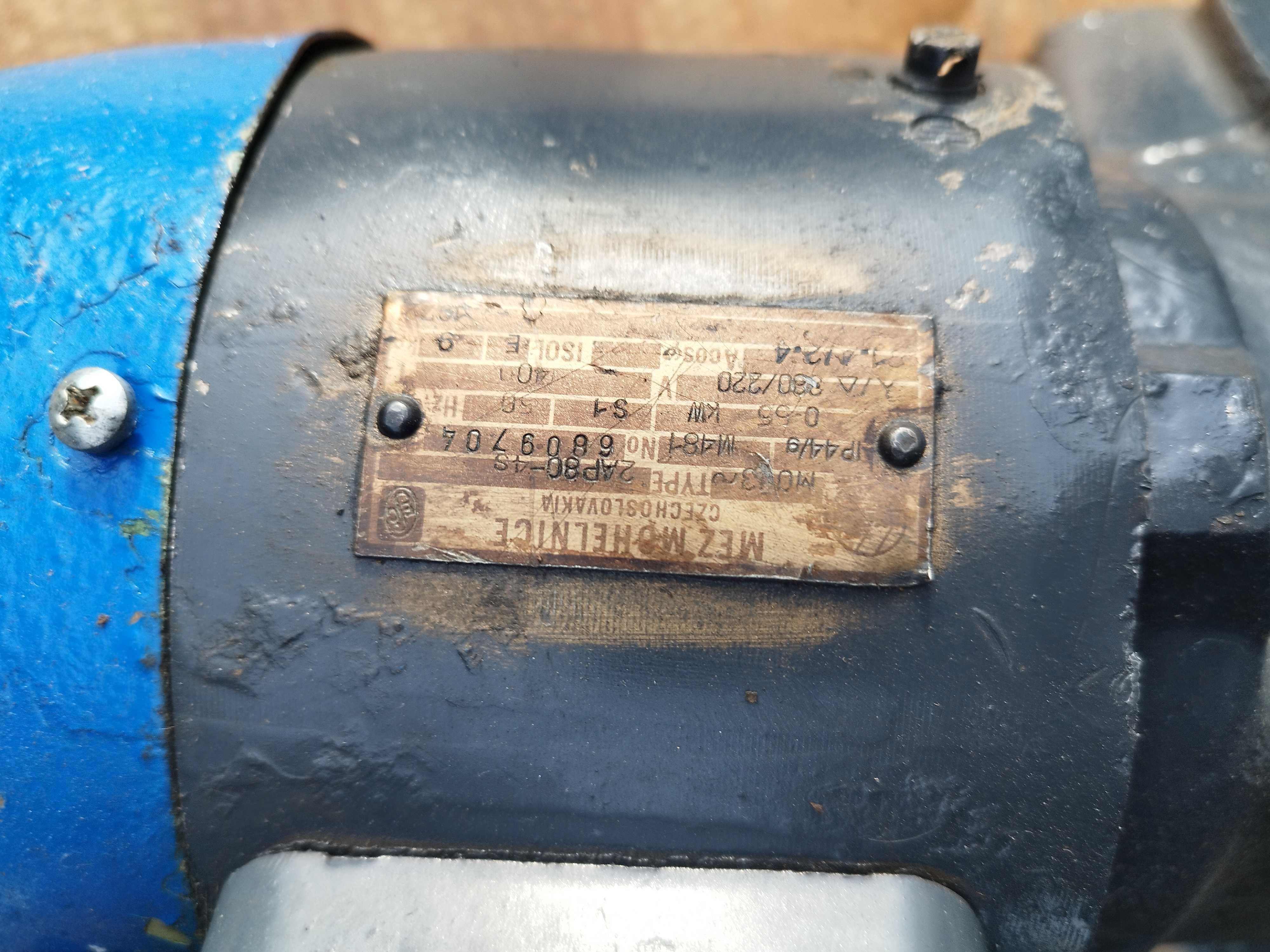 Reductor cu motor 0,55 kw 140 rotații