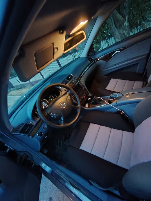 Vând Mercedes e200