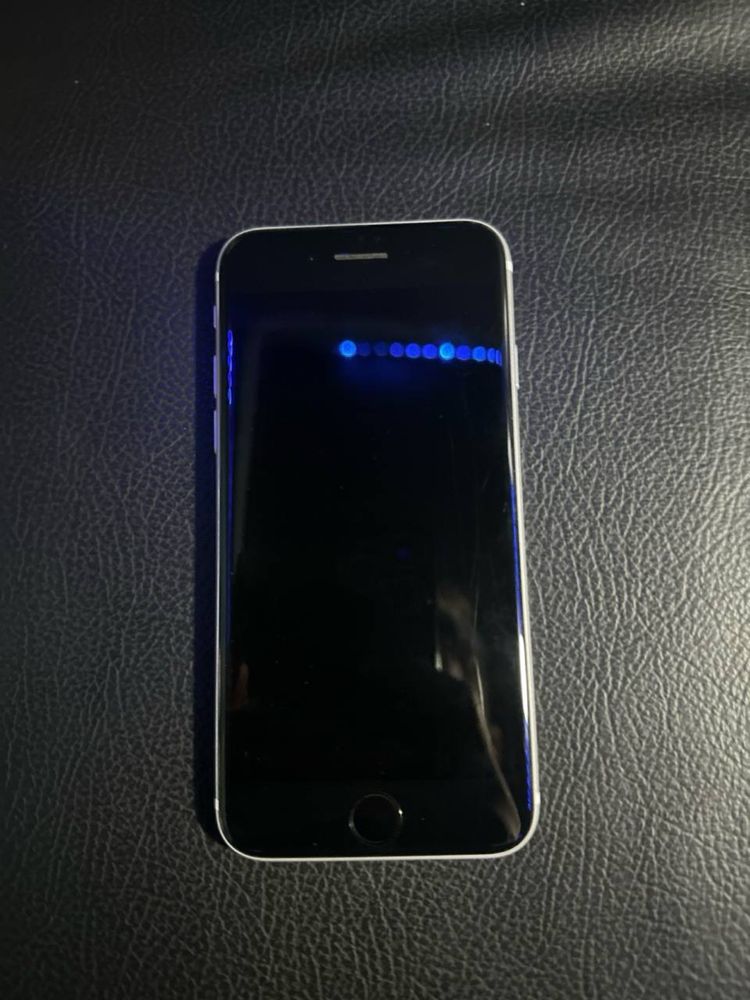 Продается Iphone se 2020