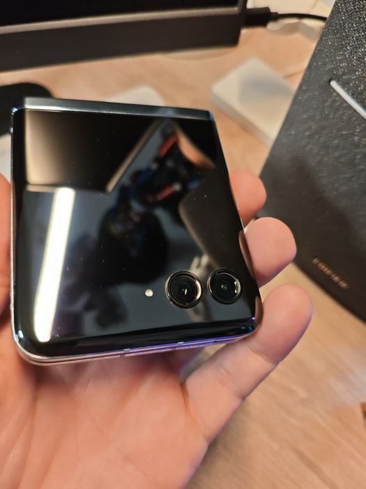 Motorola razr 40 ultra 16 месеца гаранция