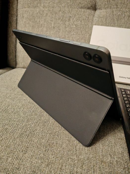 Samsung Tab S9 Fe Plus 5G,plus tastatură.