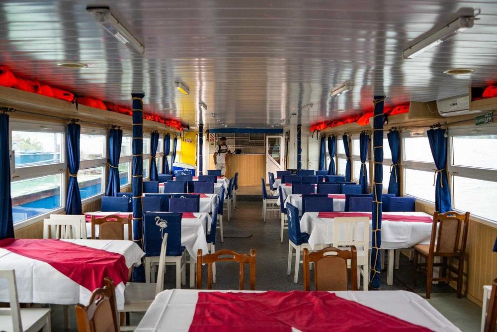 Ambarcatiune 75 Pasageri(Vapor)+Ponton Restaurant+Ponton Acostare