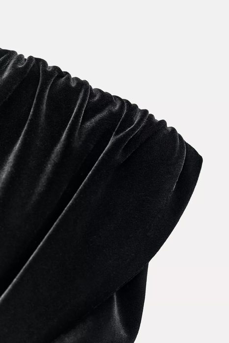 Zara кадифена черна рокля-M