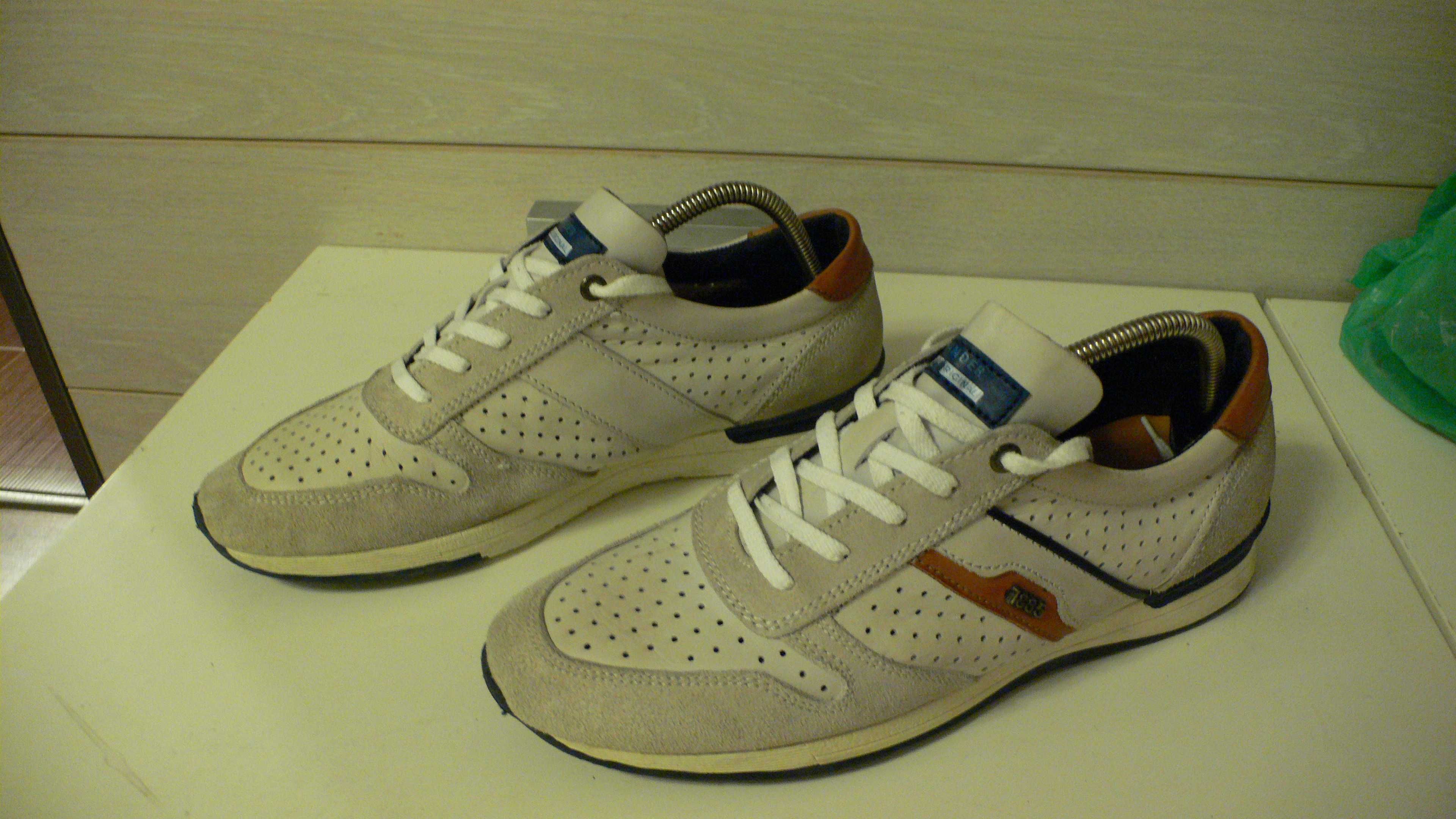 Боти: Salamander-42. Сникърси/Маратонки: Lacoste-43. Други: CAT.