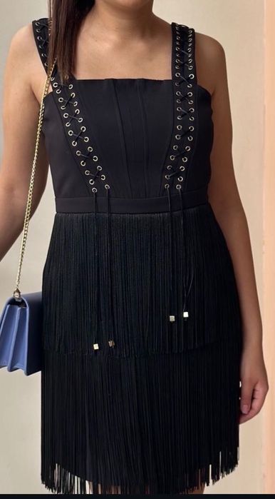 черна рокля с ресни junona