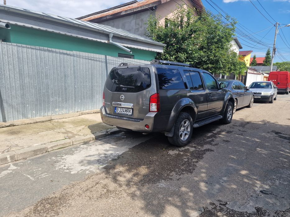 Vând Nissan Pathfinder r51