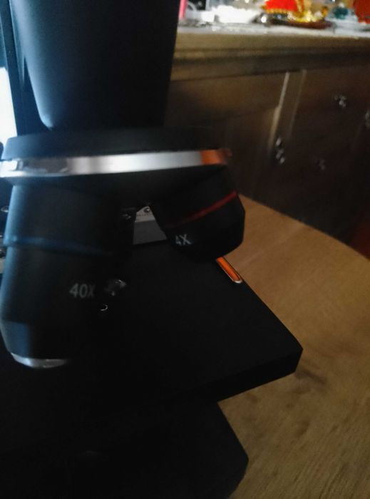 Продавам микроскоп Bresser