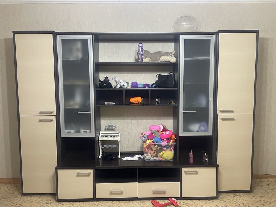 Стенка горка в гостиную, хорошего касества