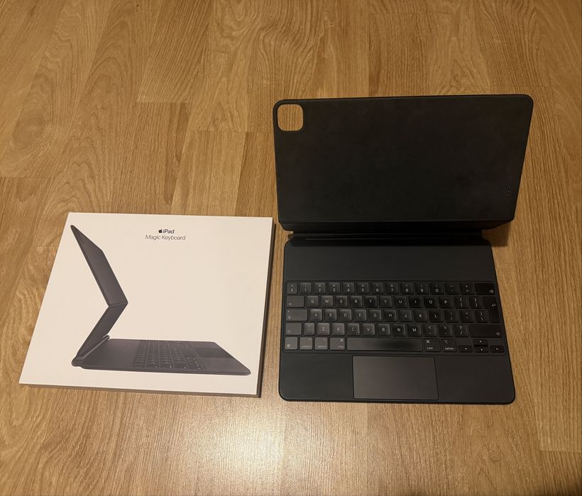 Husa cu tastatura Apple iPad Magic Keyboard pentru 12.9 inch