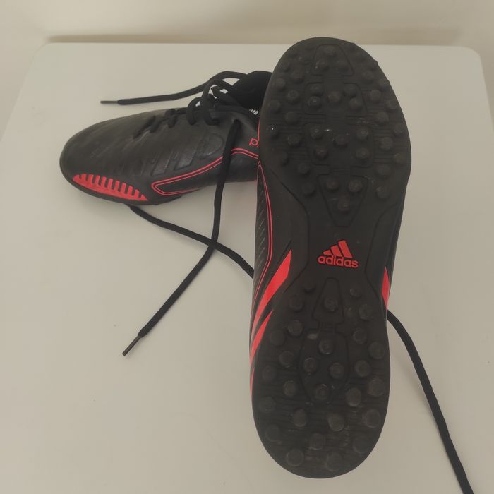 Футболни обувки стоножки Adidas Predator 44