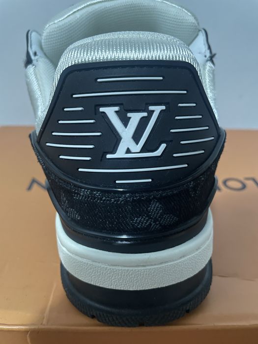 Adidasi Louis Vuitton trainers pe negru, marimea 42