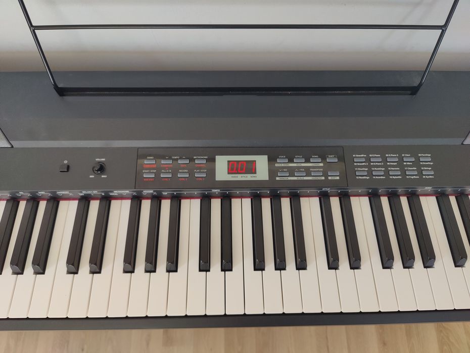 Vând pianina electrică