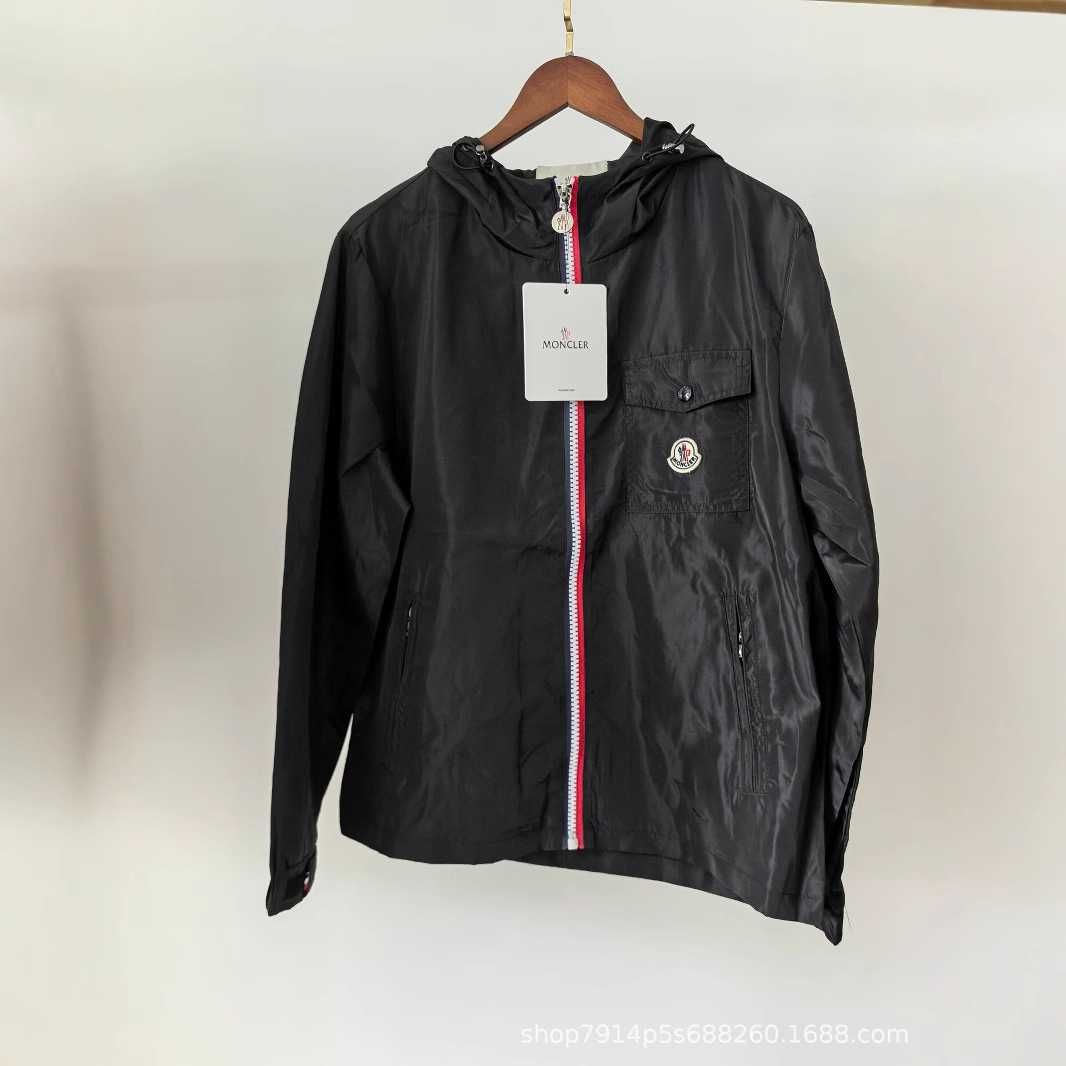 Moncler мужская одежда