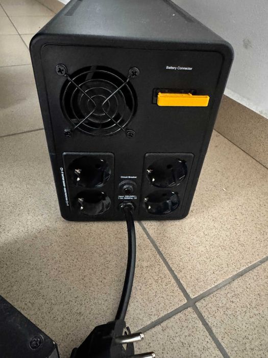 UPS APC 1600VA 900W