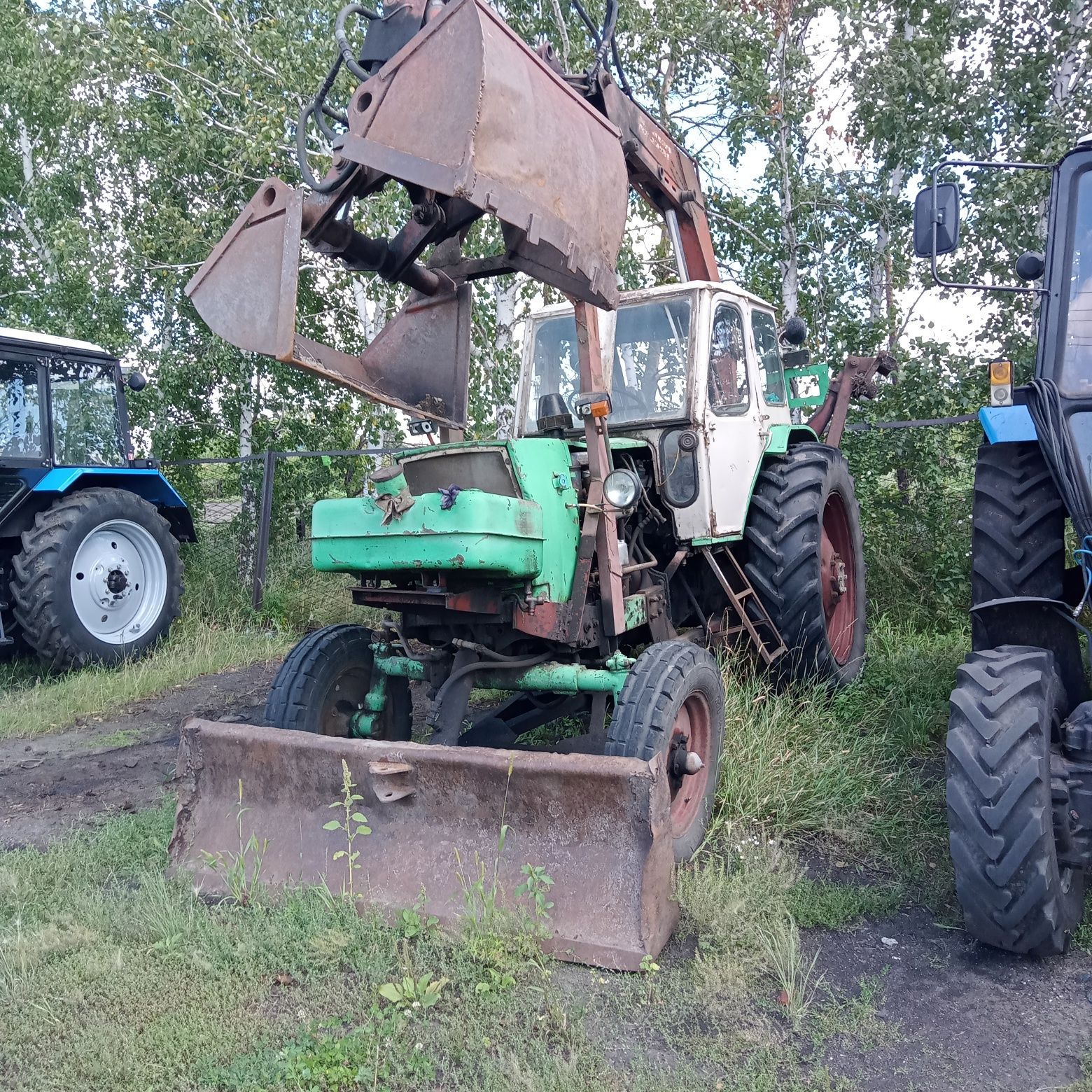 Продам грейферный трактор на базе ЮМЗ