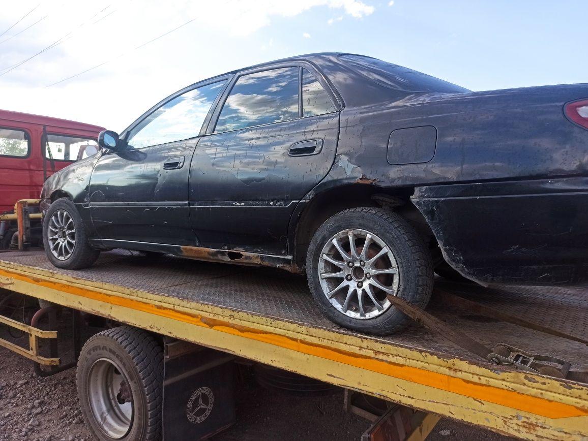 По зпч Toyota Carina