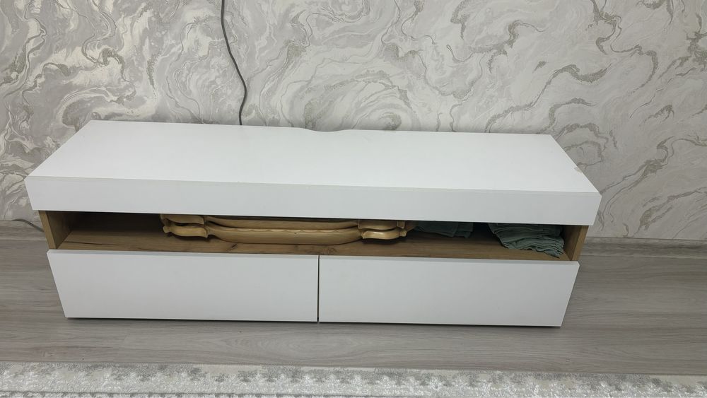 Тумба под телевизор почти новый