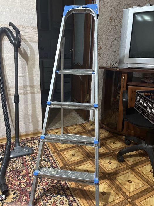 Лестница для ремонта дом или стройтельства