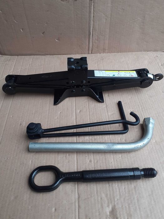 Cric,cheie roti,cui-tractare VW Tiguan, Caddy, SKODA Kodiaq, AUDI Q3