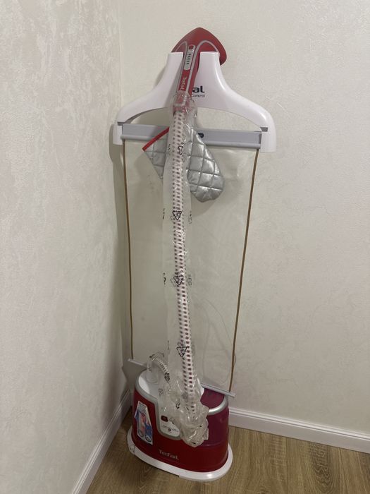 Tefal Instant Control — вертикальный отпариватель одежды