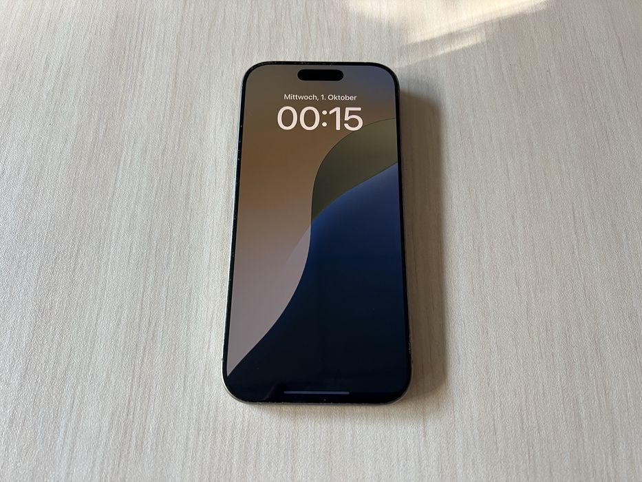 Продавам Apple iPhone 16 Pro 256GB