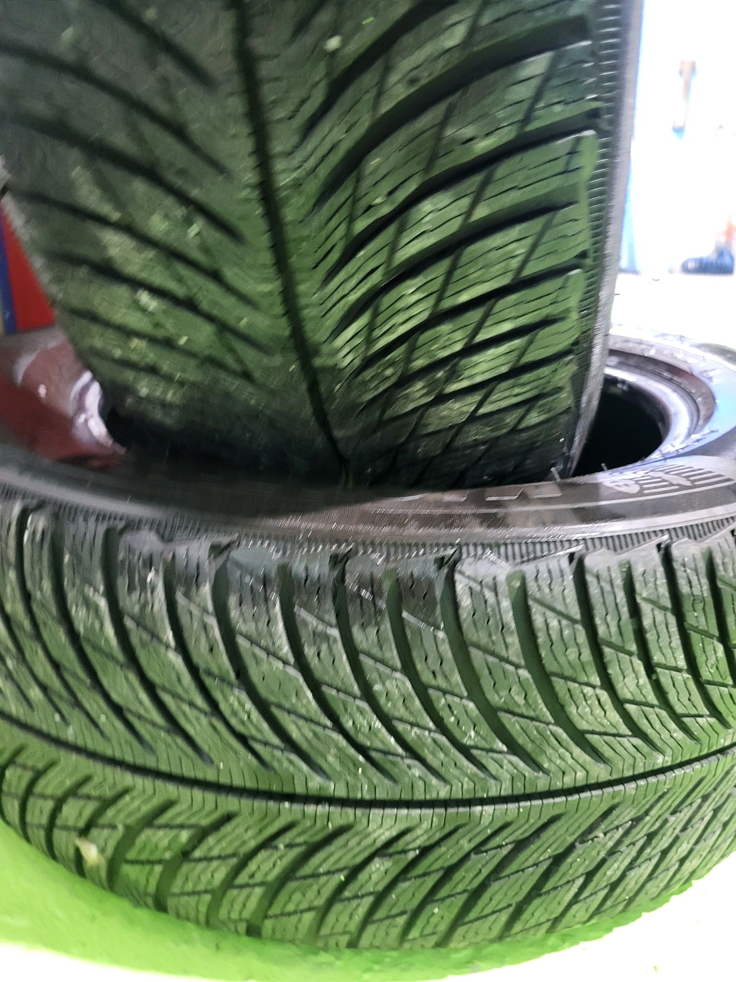 2 бр зимни 235/55/17 Michelin