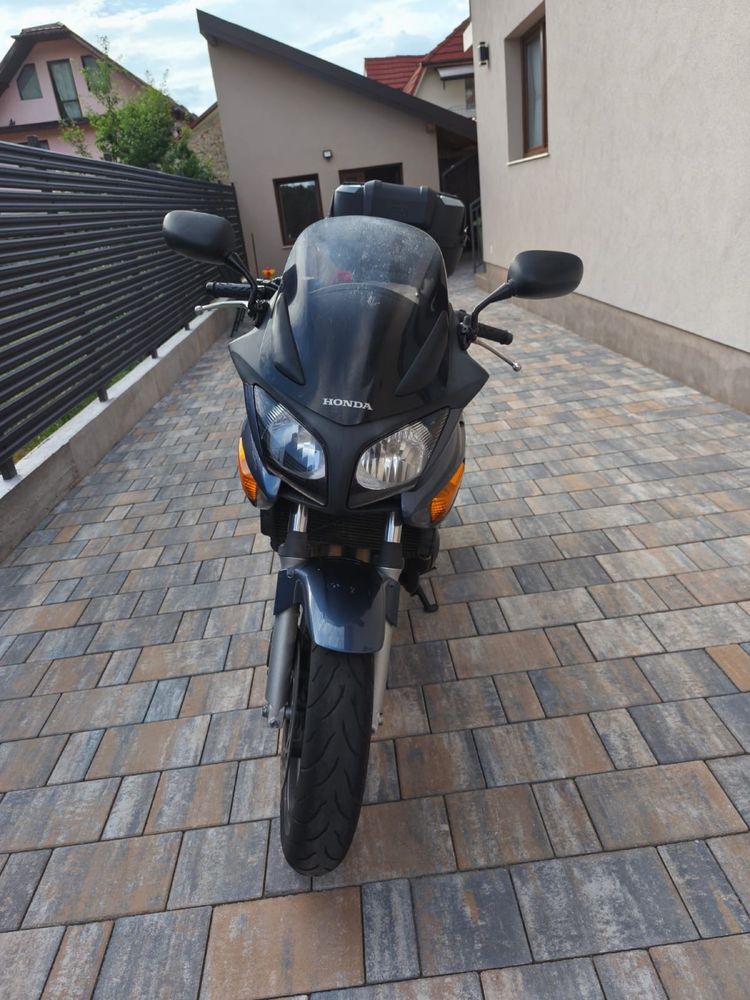 Vând Honda CBF600