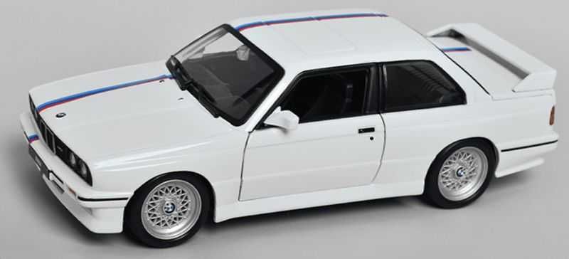 Macheta BMW M3 E30 (Ursulet) alb- Bburago 1/24