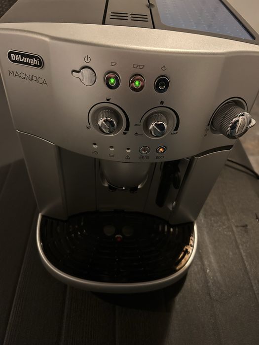 Espressor de cafea Delonghi Magnifica S 4200