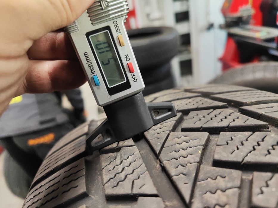 4бр. зимни гуми 235/65/17 Continental