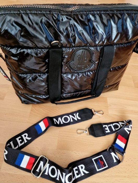 Geanta Moncler,material textil impermeabil,curea detasabila, Italia