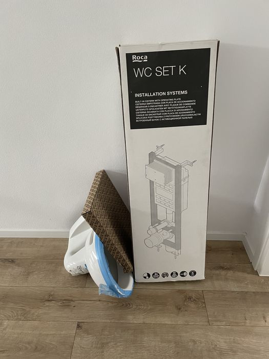 Set vas WC cu rezervor, mecanism și capac Roca