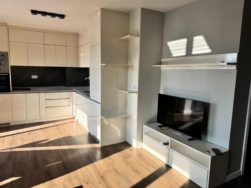 Дава се под наем Тристаен апартамент в Пловдив, Кючук Париж - 108 кв.м за 510 € - Снимка #1