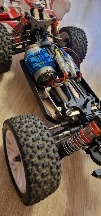 ‼️Mașină wltoys 144001 perfectă stare cu upgrade full box