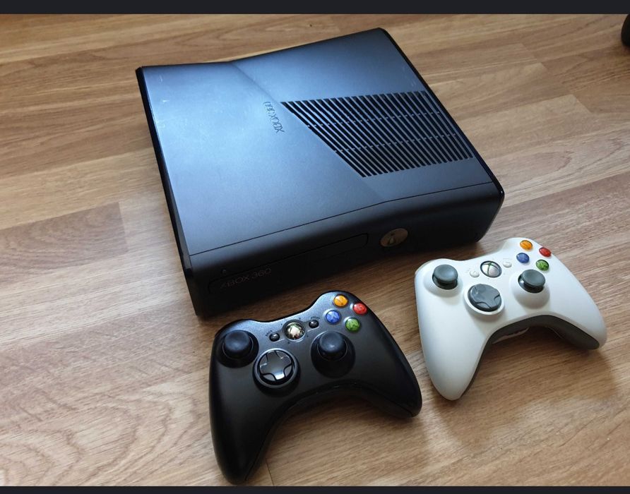 Vând Xbox impecabil