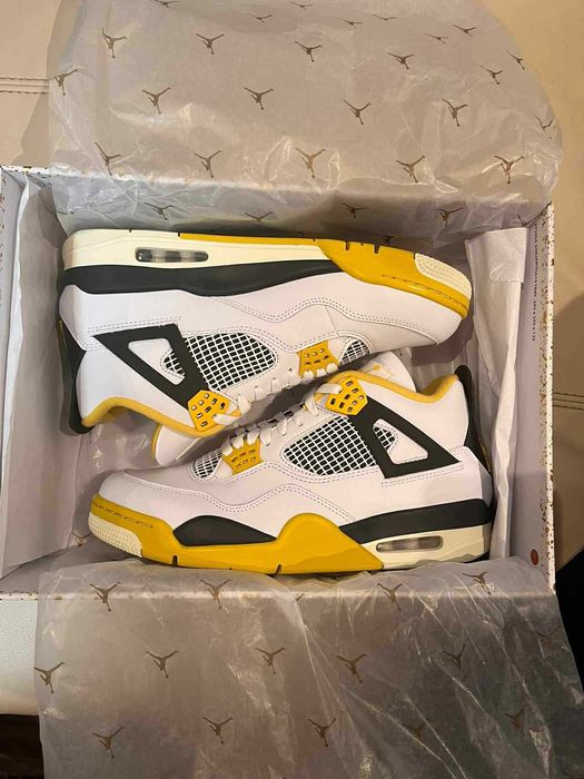 Jordan 4 Retro Vivid Sulphur