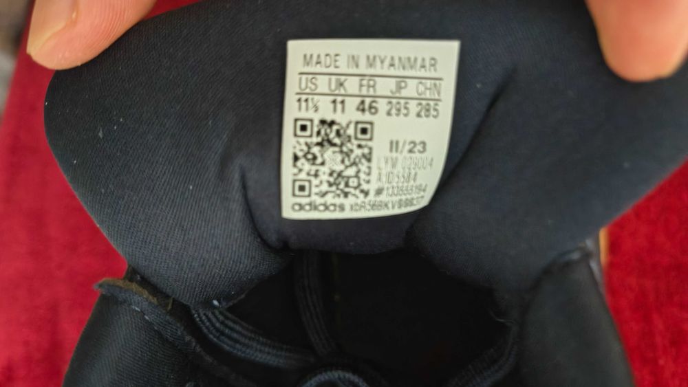 Pantofi   sport  Adidas,   Marimea    46  EU  -  Noi