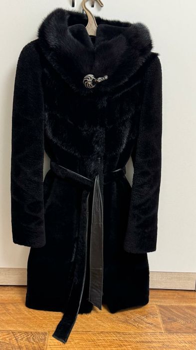 Продам мутоновую шубу с боковыми вставками