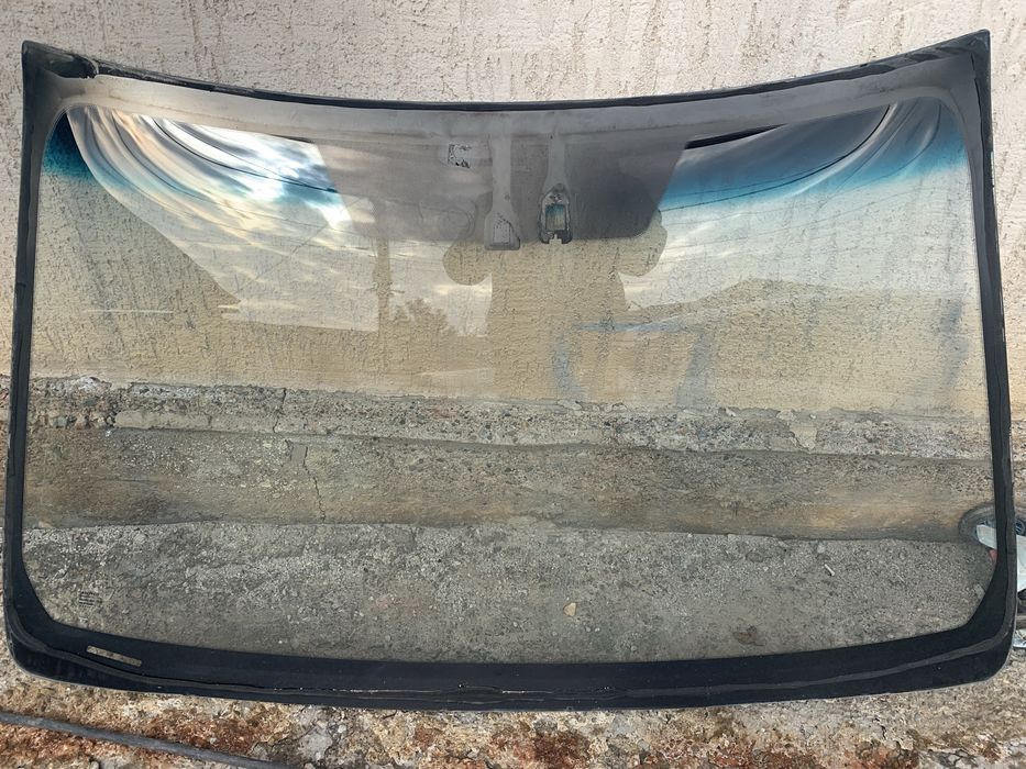 Продам лобовое стекло тойота камри 50 оригинал