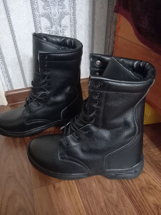Продам берцы новые зимние. 13000