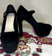 Женские туфли, каблук