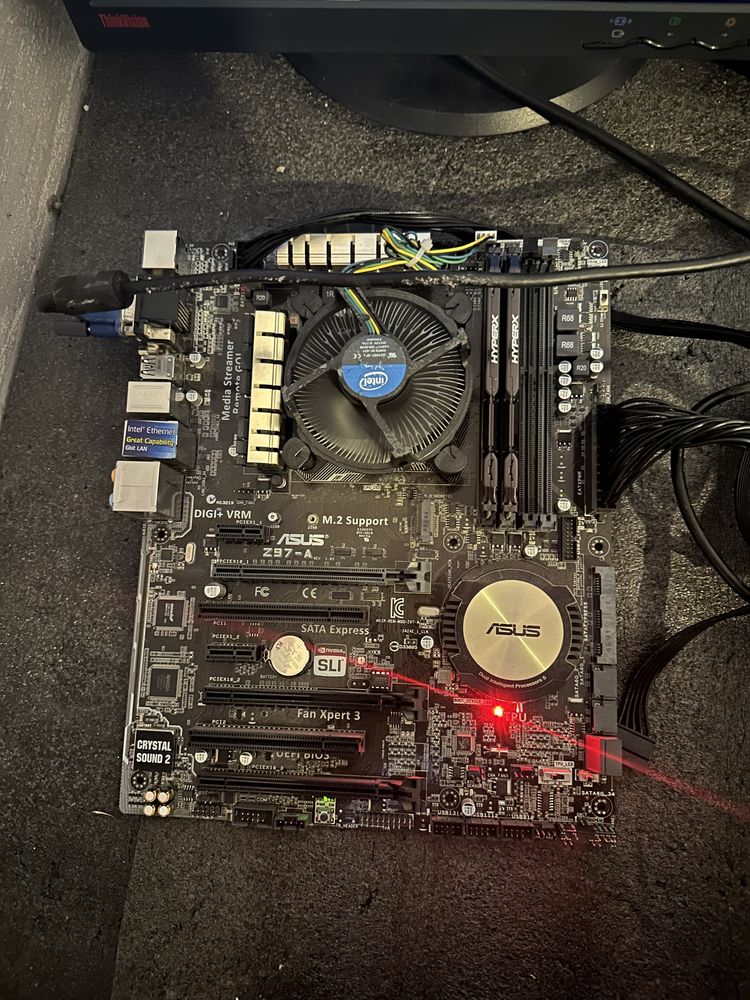 Дънна платка ASUS Z97-A И процесор i5-4690K 3.90 GHz И рам 16 go